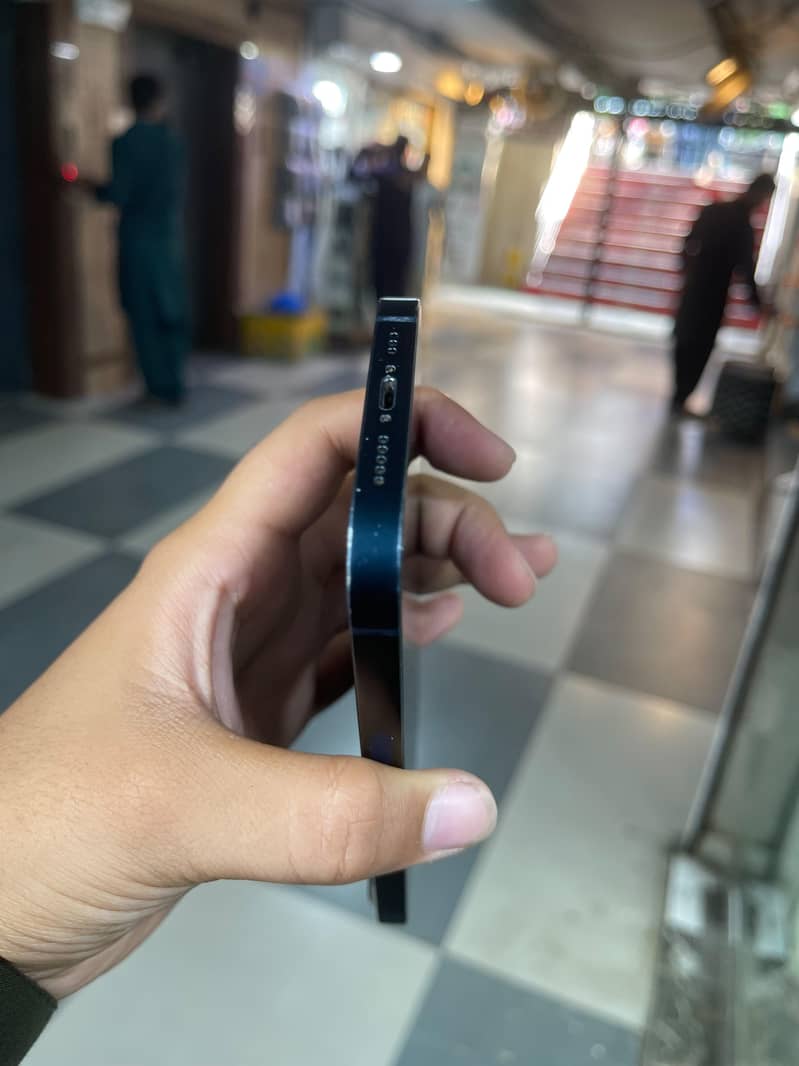 Apple iPhone 13 1