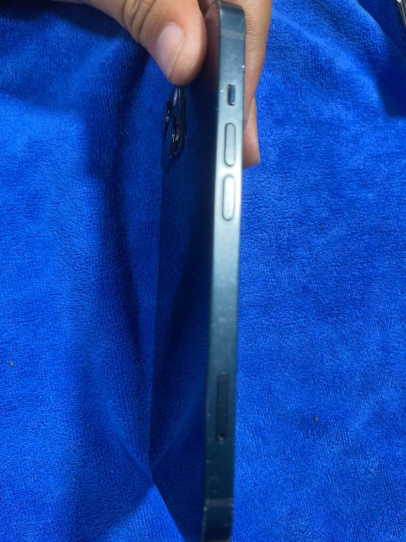 Apple iPhone 13 2