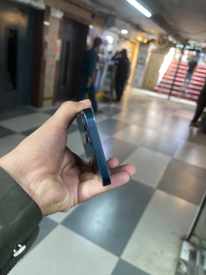 Apple iPhone 13 4