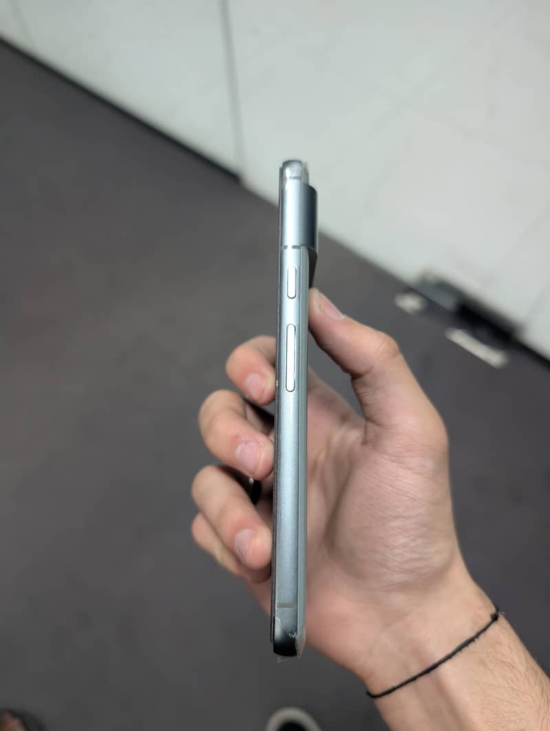 Google Pixel 8 4