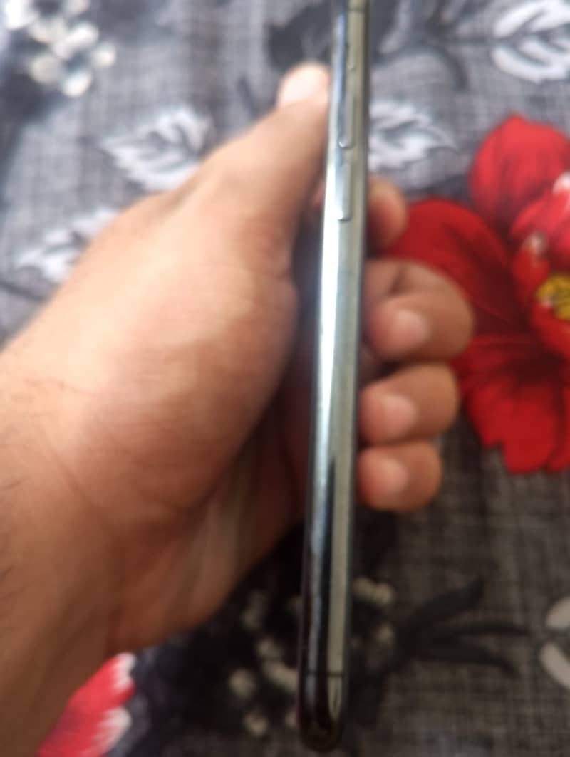 Apple iPhone 11 Pro 3