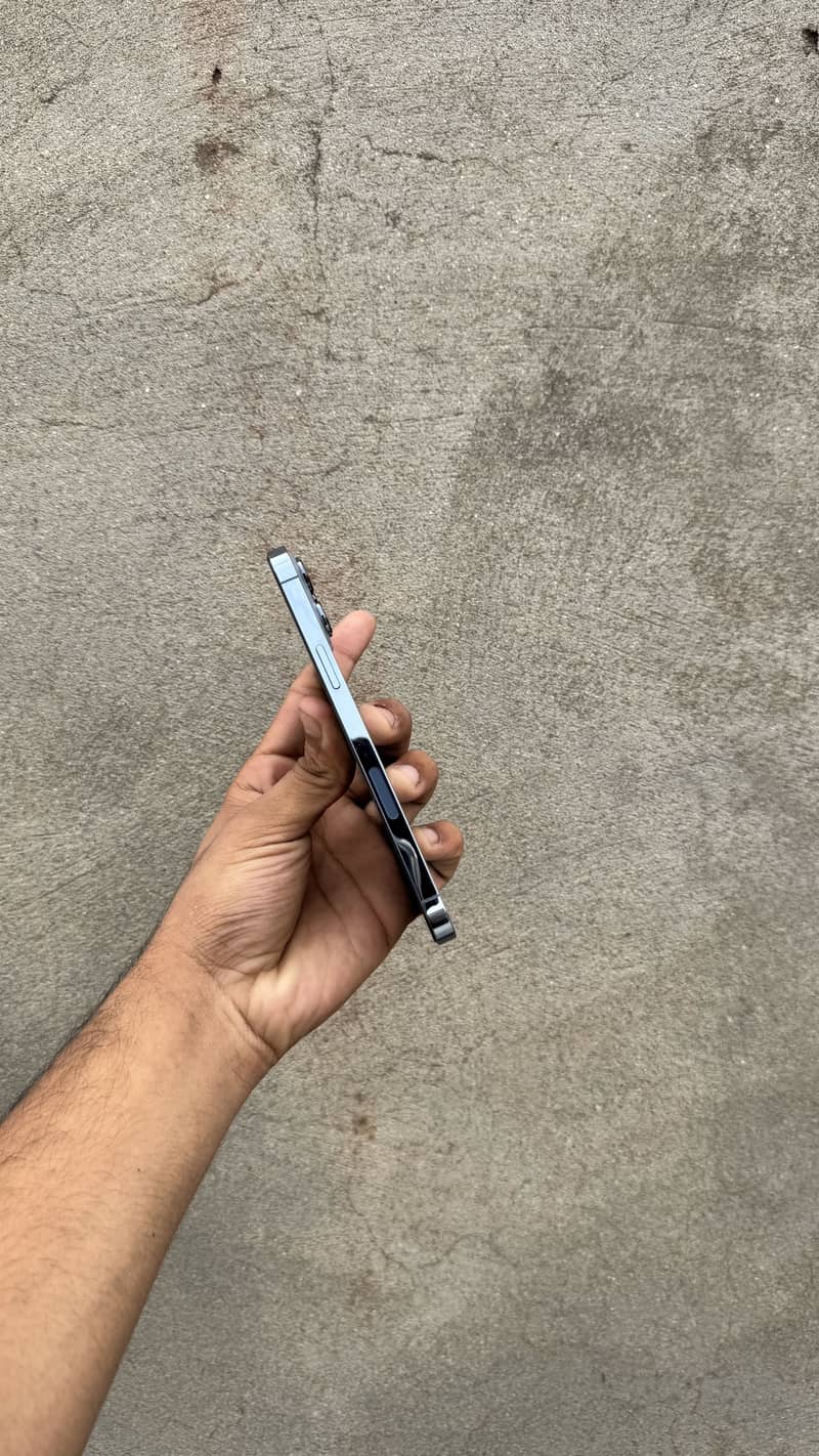 Apple iPhone 13 Pro Max 1