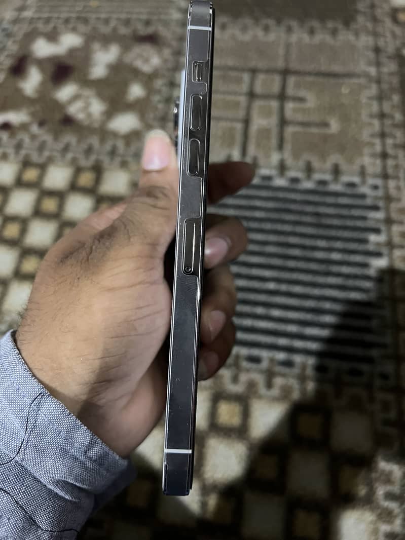 iPhone 14 pro max 3