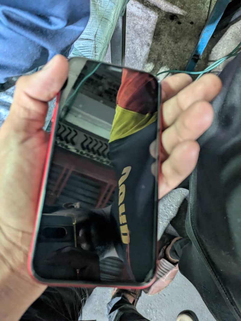 Apple iPhone 11 4
