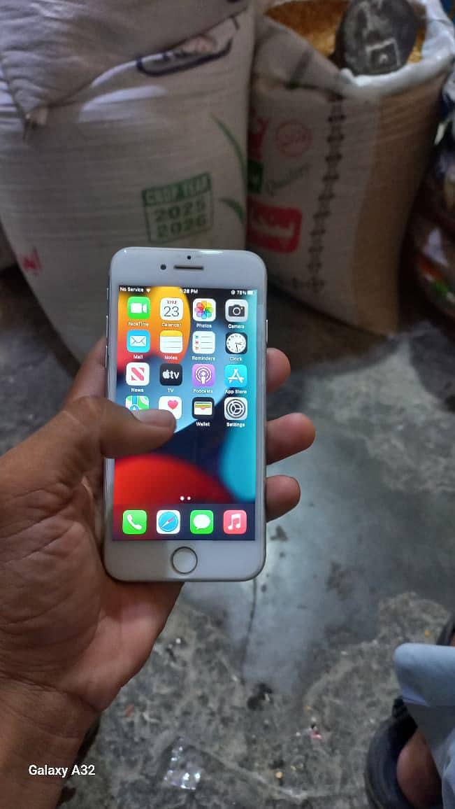 Apple iPhone 7 2