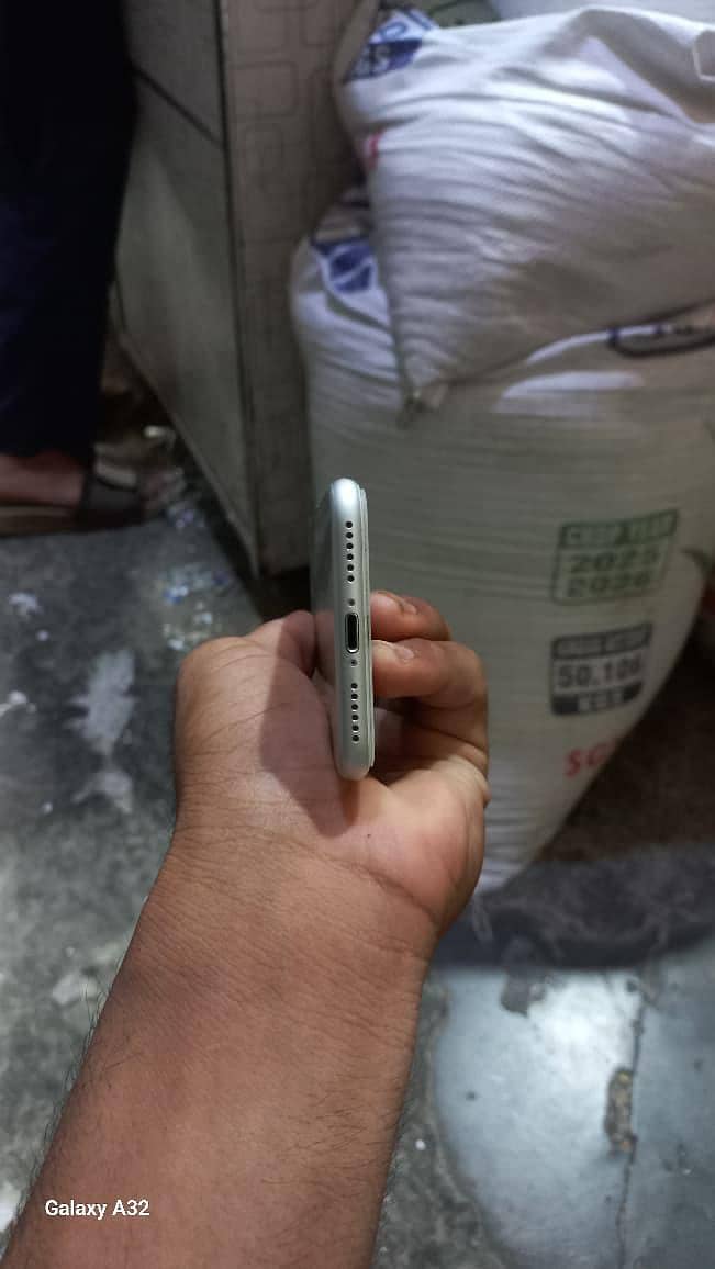 Apple iPhone 7 1