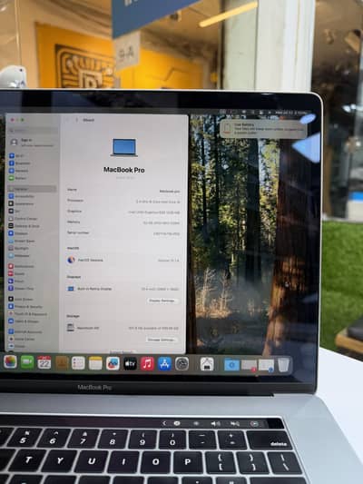 Machook pro Core i9 32/512  15-Inch 4GB Card Toucbar
