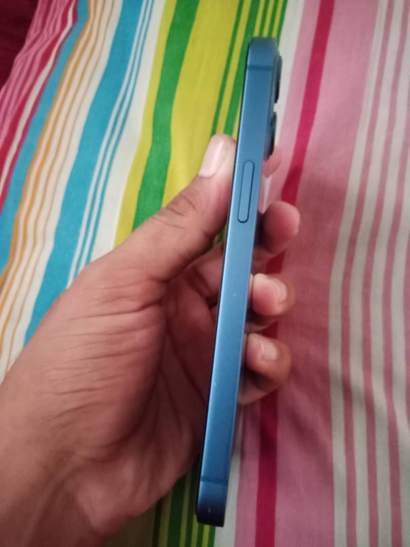 Apple iPhone 13 2