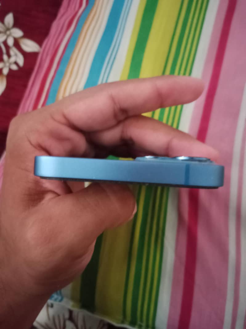 Apple iPhone 13 4