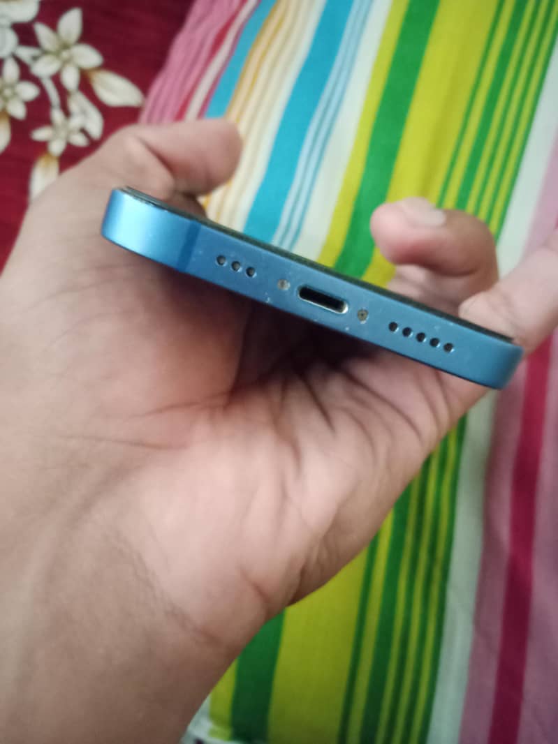 Apple iPhone 13 5