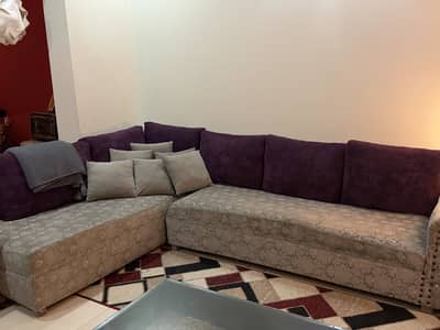 L shhaped sofa in very good condition