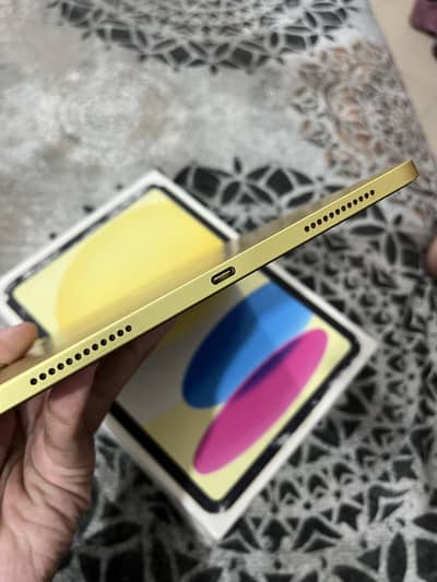 I pad 10th generation 64gb wifi with box