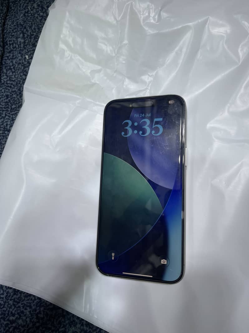 iPhone 15 pro max 0