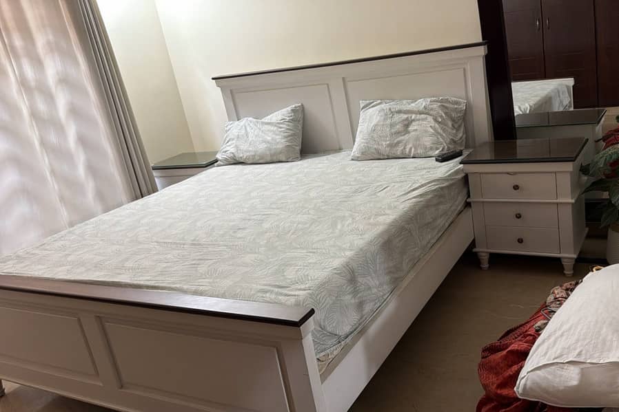 Solid wooden white bed set 0