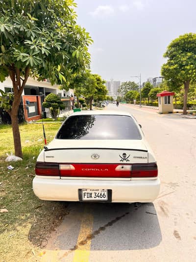 Toyota Corolla XE 2000