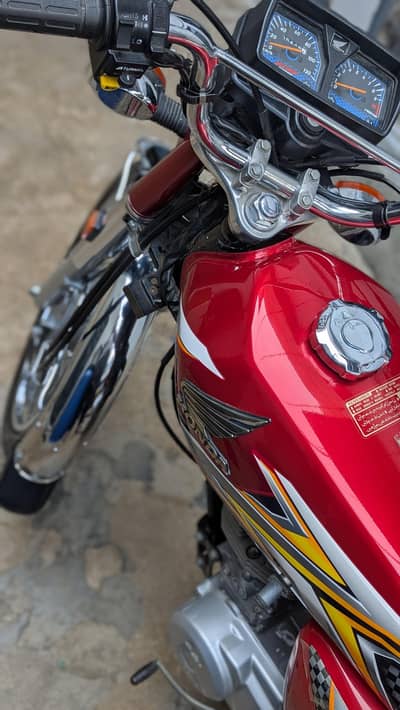 Honda 125 Just like new Bike