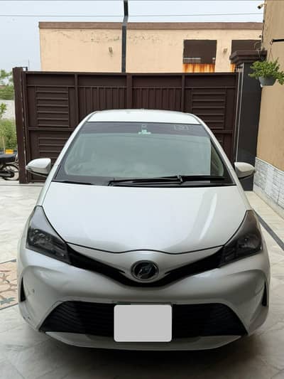Toyota Vitz 2015