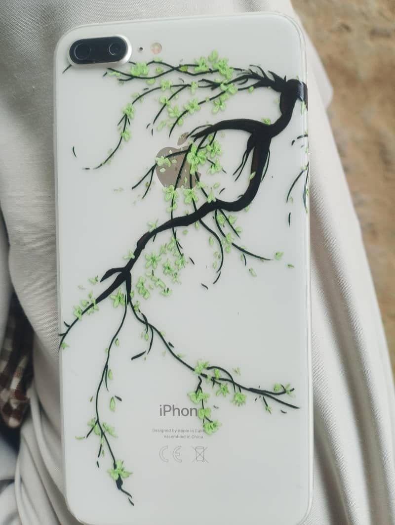 Apple iPhone 8 Plus 1