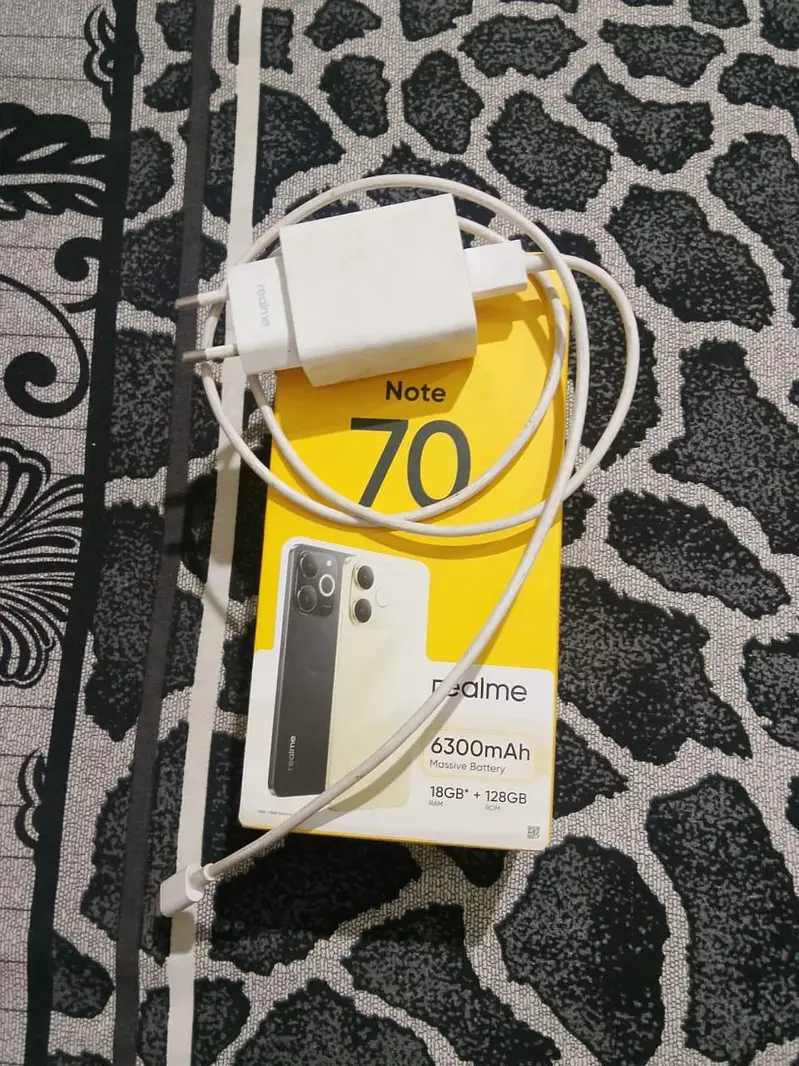 note 70 real me — photo 7