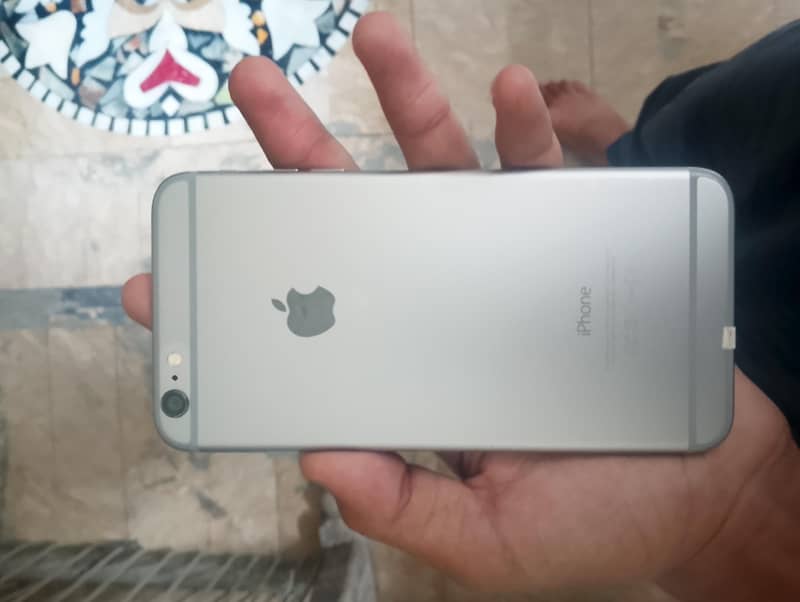 Apple iPhone 6 Plus 0