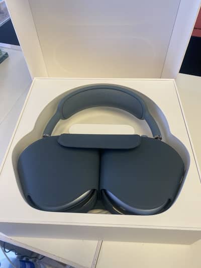 Airpods pro max slightly used
