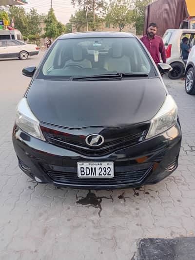 Toyota Vitz 2011 Lahore number