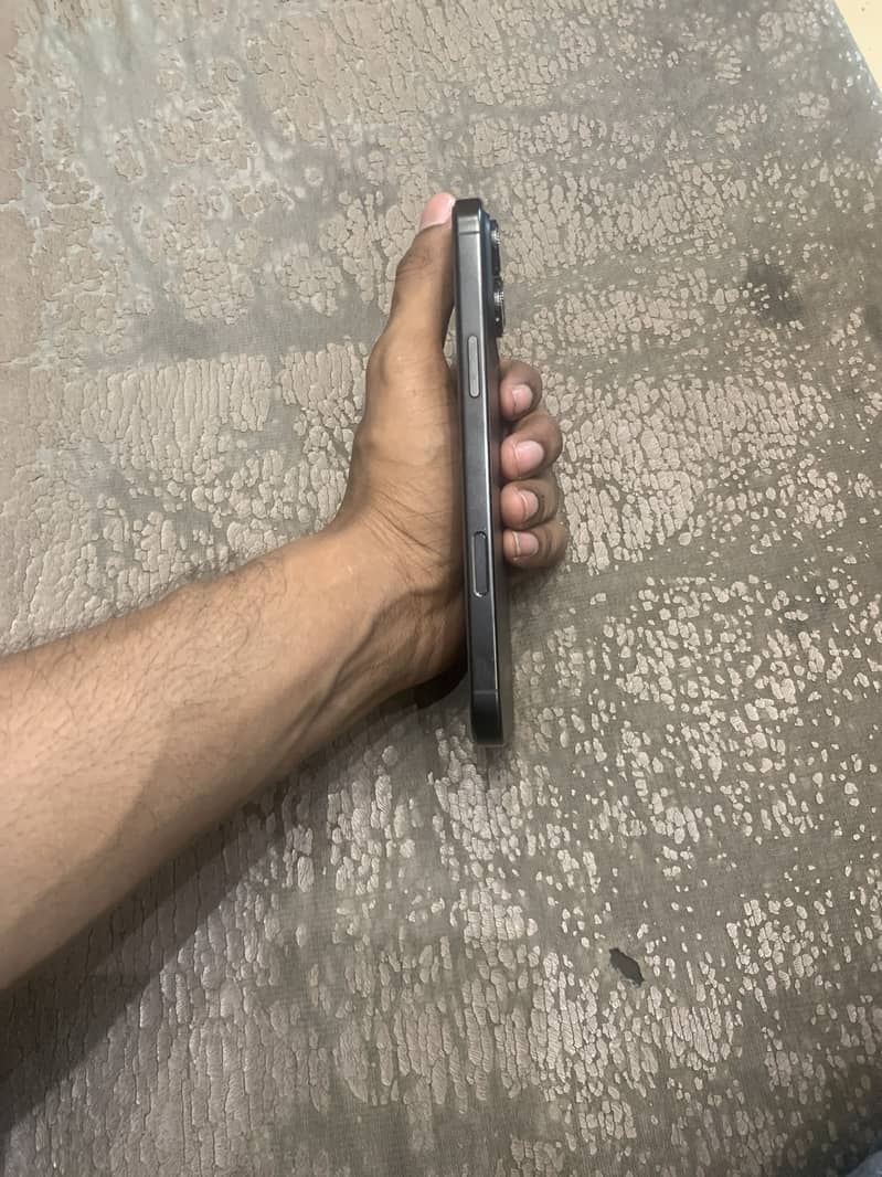 iPhone 16 pro max 1