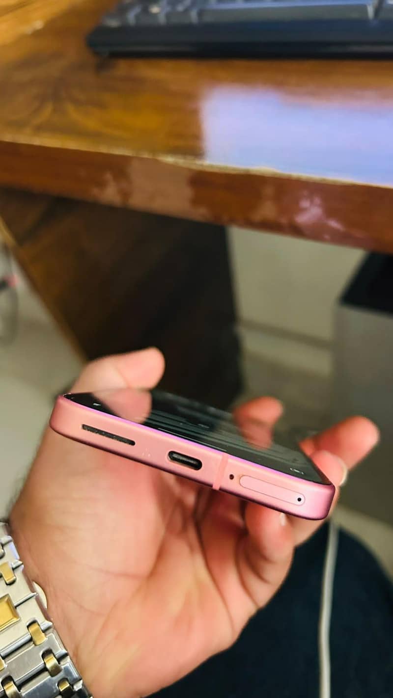 Google Pixel 9 6