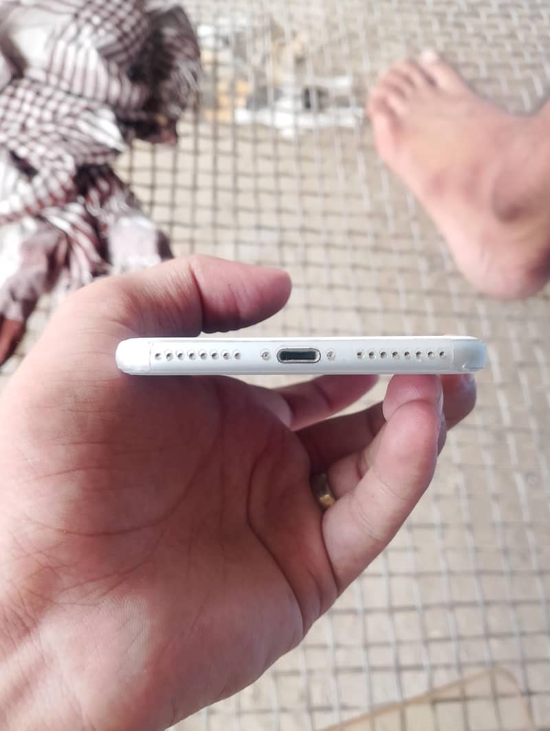 Apple iPhone 8 Plus 3