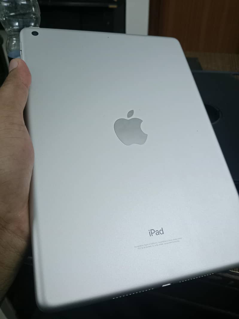 iPad 6 Generation 10/10 condition 2