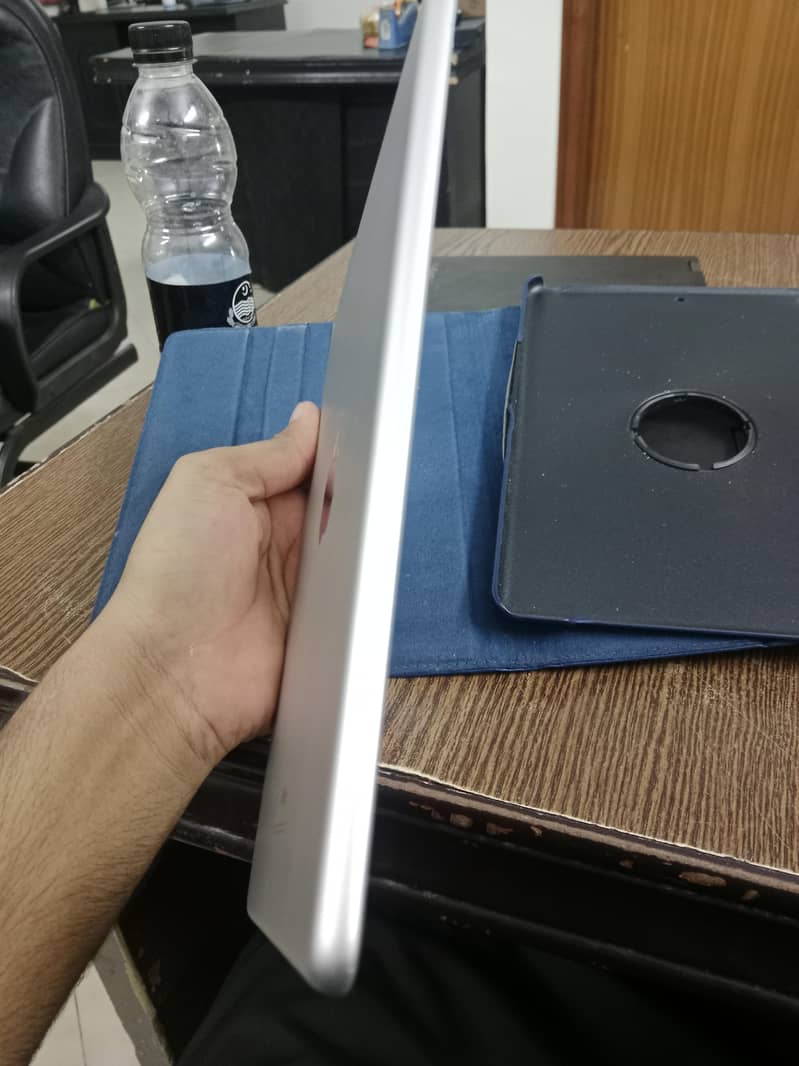 iPad 6 Generation 10/10 condition 3
