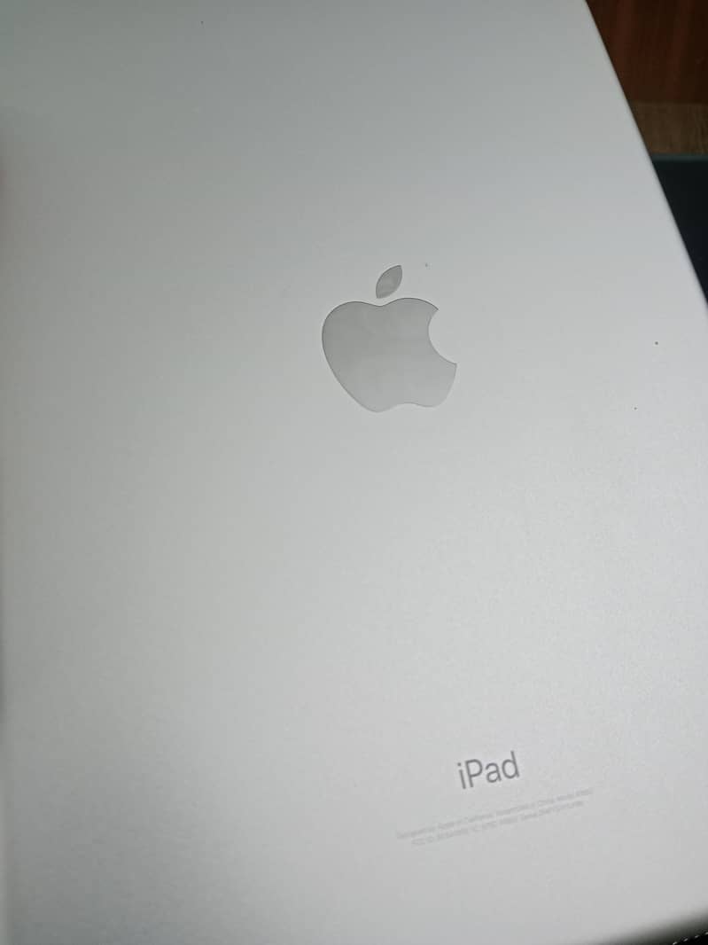 iPad 6 Generation 10/10 condition 5