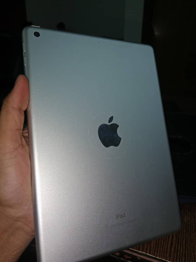iPad 6 Generation 10/10 condition 6