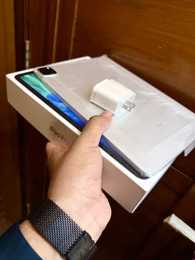 Apple iPad Pro 2020 256GB Silver - ABSOLUTELY PRISTINE CONDITION
