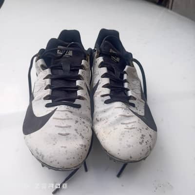 sprinting spikes
