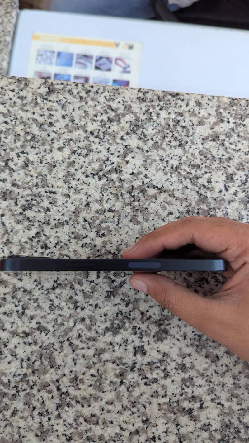 Apple iPhone 13 2
