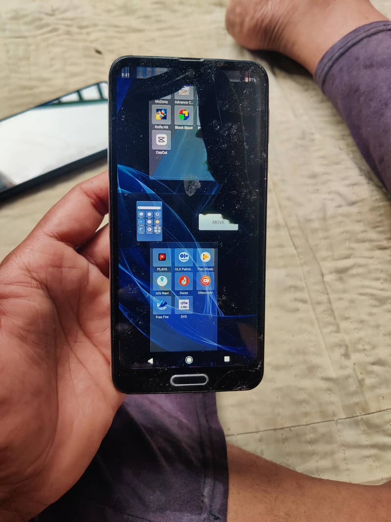 Sharp Aquos R2 6