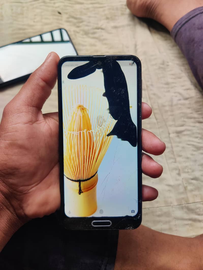 Sharp Aquos R2 7