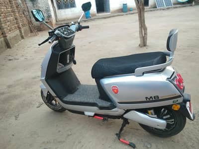 Metro M6 Empower Electric Scooter – Brand New Condition | Low Mileage,