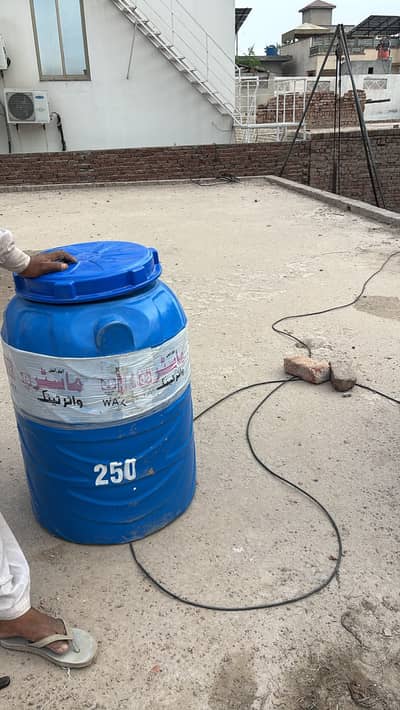 Water tank of 250 liters capacity