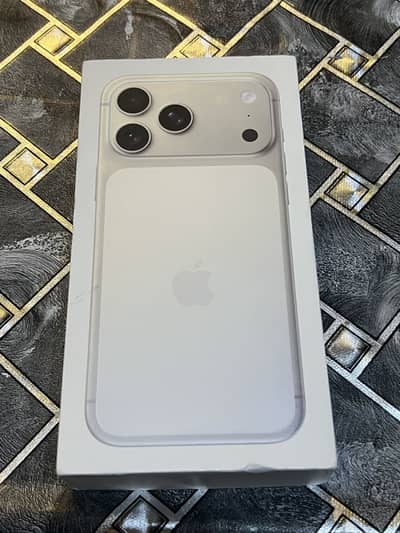 Iphone 17 pro max. box open. 256 gb.