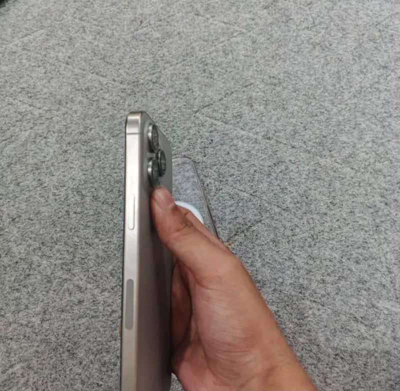 Iphone 15 Pro max 1