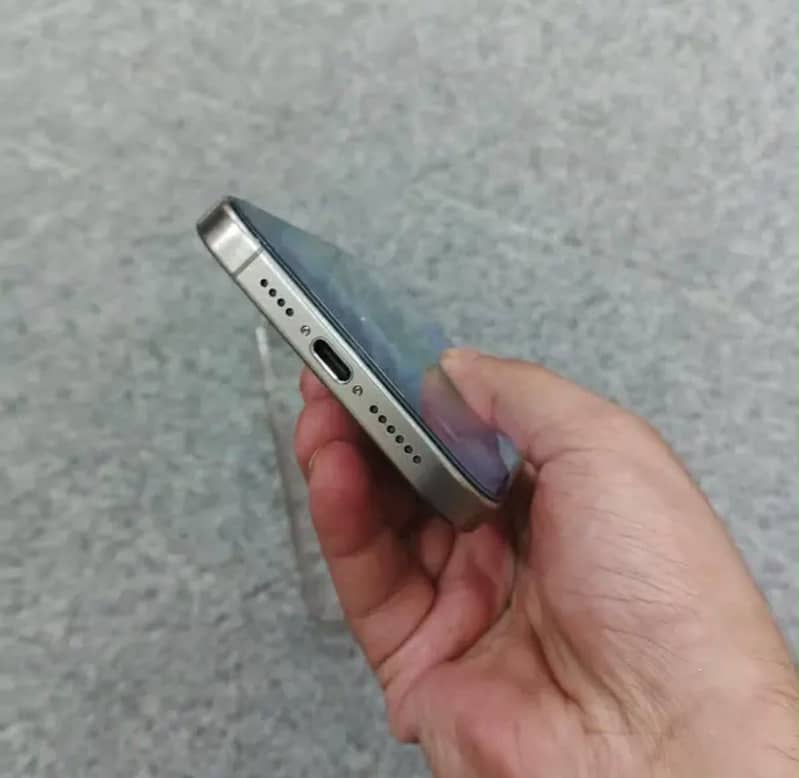 Iphone 15 Pro max 3