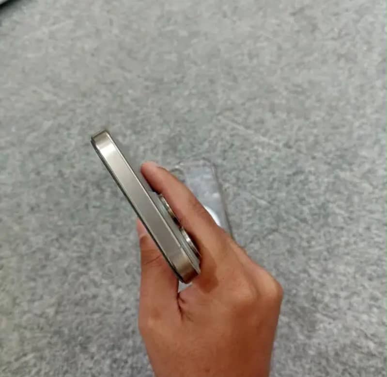Iphone 15 Pro max 4