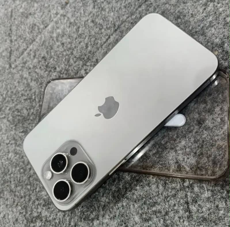 Iphone 15 Pro max 6