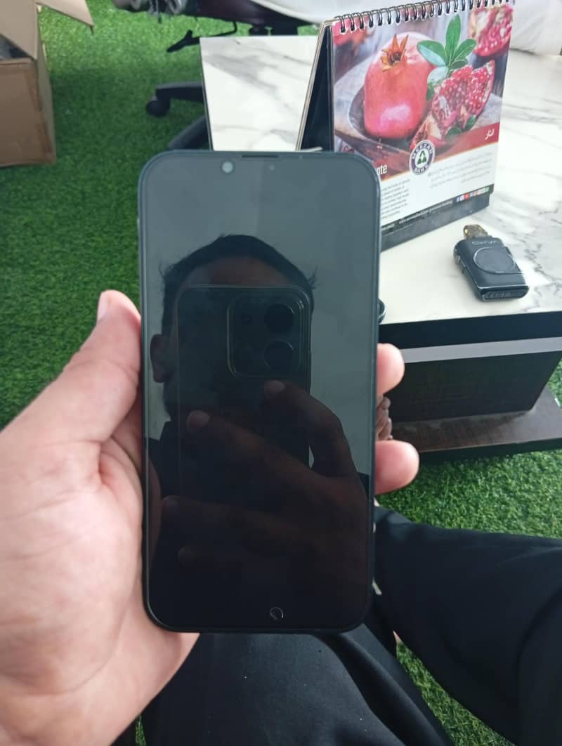 Apple iPhone 13 1