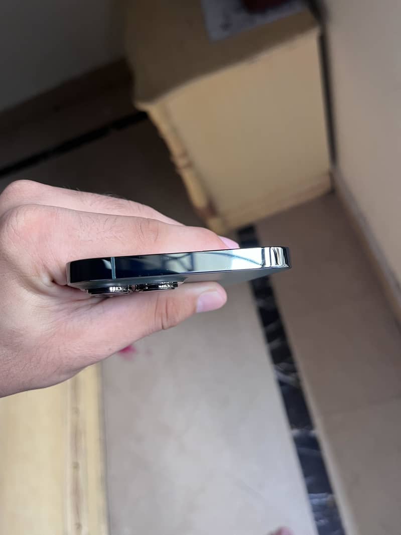 iPhone 13 Pro Max 4