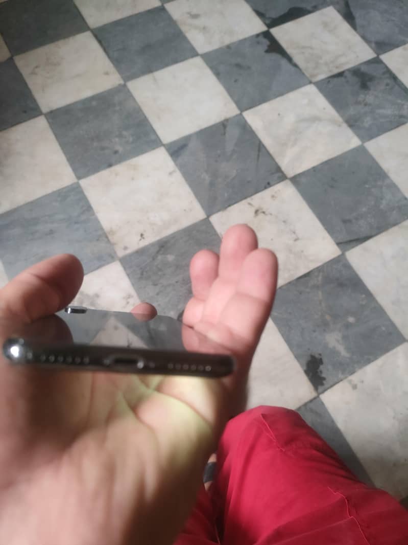 Apple iPhone X 3