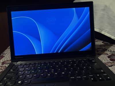Lenovo x250 model 1080 hd touch screen 10/10