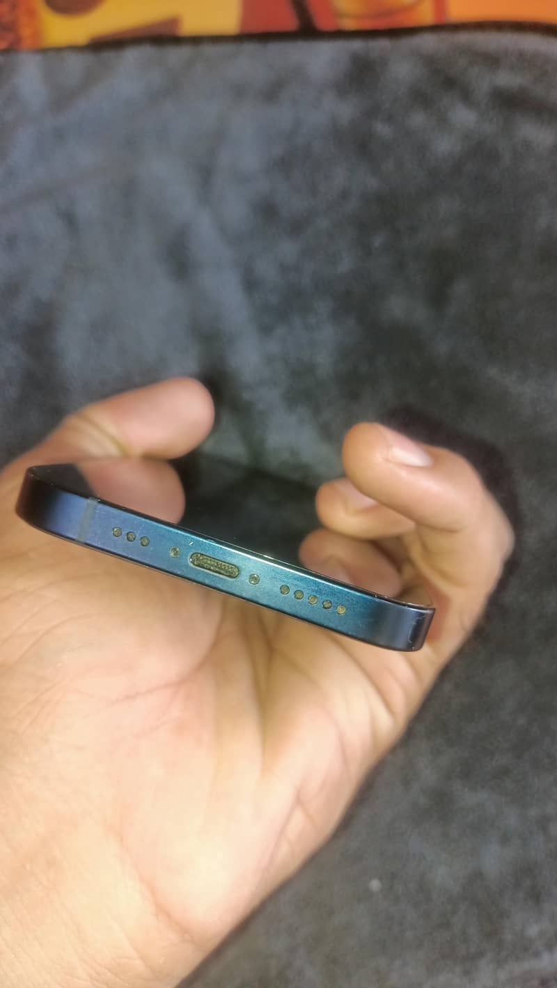 Apple iPhone 13 1